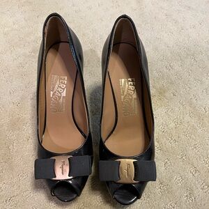 Salvatore Ferragamo Vera Bow Peep Toe Heels, Dark Gary, size 5.5